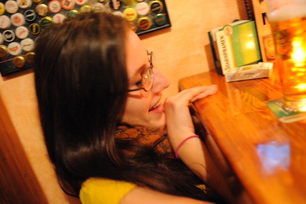 Megszabadult az asztal alatti szörnytől...